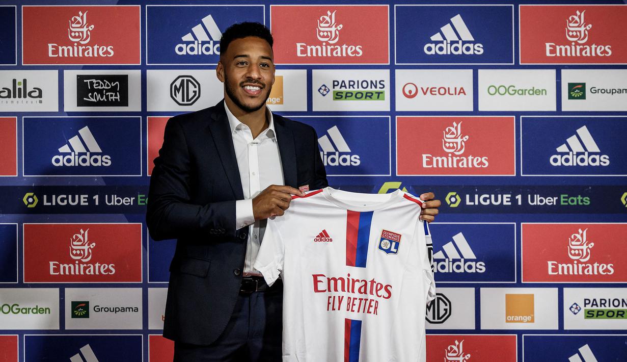 Corentin Tolisso menjadi pemain Lyon lainnya yang memutuskan untuk pulang kampung. Gelandang asal Prancis tersebut balik ke Groupama Stadium setelah kontraknya bersama Bayern Munchen berakhir. Tolisso sebelumnya meninggalkan Lyon untuk bergabung dengan Bayern pada tahun 2017. Ketika itu, Tolisso ditebus dengan mahar sebesar 41,5 juta euro. Selama berseragam Die Roten, Tolisso mencatatkan 118 pertandingan dengan mencetak 21 gol dan 15 assist. Ia juga memenangkan lima gelar Bundesliga dan satu Liga Champions. (AFP/Jeff Pachoud)