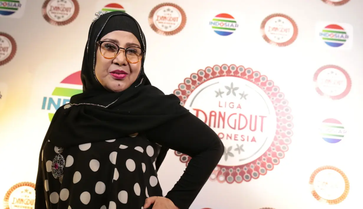 "Bukan ngumpet bukan nggak mau muncul atau nggak mau datang, karena udah diserahkan kepada saya sebagai kuasa hukumnya, sebagai keluarga besarnya," tambah Zaky. (Adrian Putra/Bintang.com)