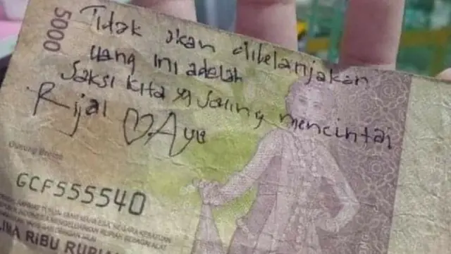 Coretan Pesan Romantis di Uang Kertas, Bikin Senyum-senyum Sendiri. (Sumber: Instagram/receh.id)