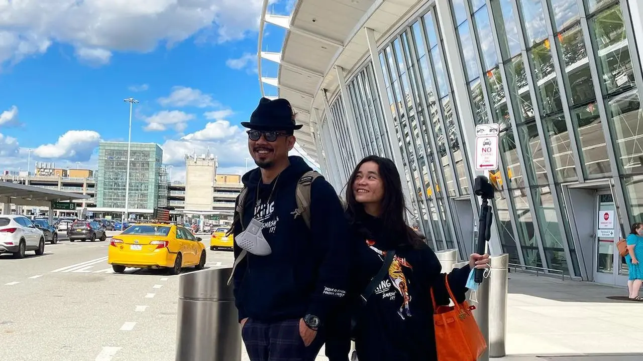 [Fimela] Denny Sumargo dan Olivia Allan