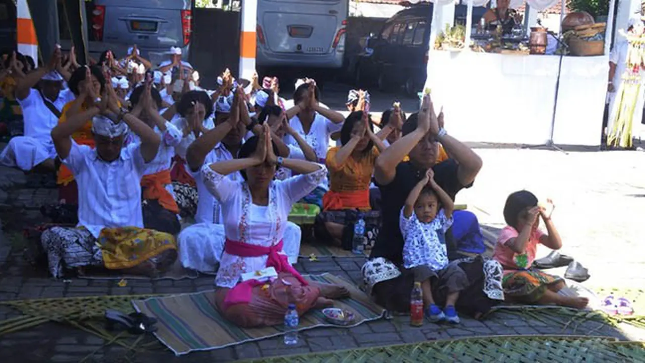 Umat Hindu Lanal Denpasar Lakukan Upacara Bhuta Yadnya 