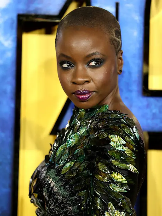 Nama Danai Gurira melejit berkat The Walking Dead dan Black Panther. Namun tahukah kamu bahwa tahun 2001 ia sudah lulus dan resmi menjadi sarjana Psikologi Sosial? (instagram/danaigurira)
