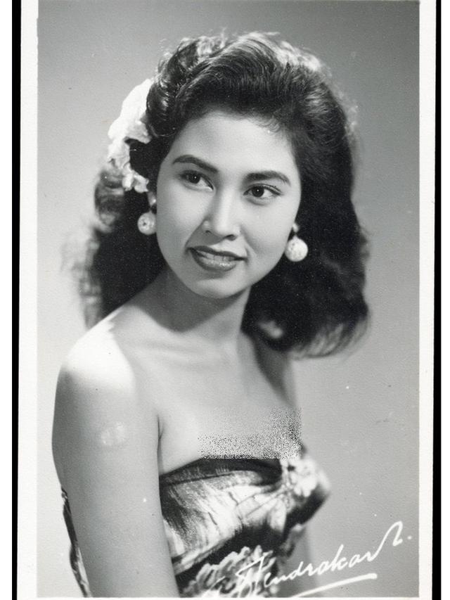 6 Potret Masa Muda Aminah Cendrakasih 'Mak Nyak Si Doel', Aktris Peran Sejak 1955