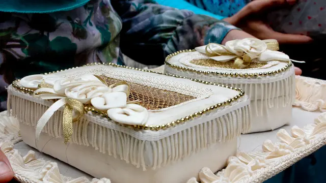 Selain Cincin Lamaran, 7 Isi Seserahan Pernikahan Ini Juga Wajib Dipersiapkan