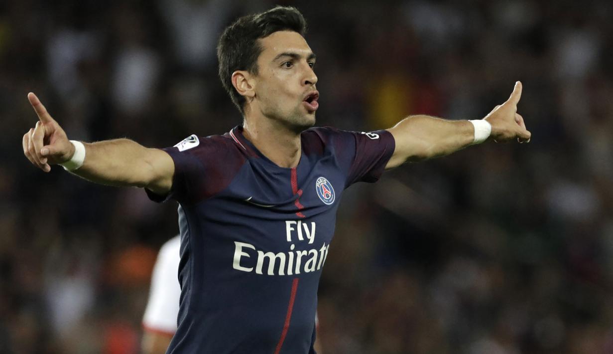 Selebrasi gelandang PSG, Javier Pastore setelah mencetak gol ke gawang Toulouse pada laga Liga Prancis 2017/2018 di Parc des Princes, Paris (20/8/2017). Javier Pastore didatangkan PSG dari Palermo pada awal musim 2011/2012 dengan nilai transfer 42 juta euro atau kini setara Rp708 miliar. Bertahan selama 7 musim bersama PSG hingga 2017/2018, AS Roma, Elche dan Qatar SC menjadi tiga klub terakhirnya. Saat ini ia berstatus tanpa klub setelah dilepas Qatar SC pada akhir musim 2022/2023. (AFP/Thomas Samson)