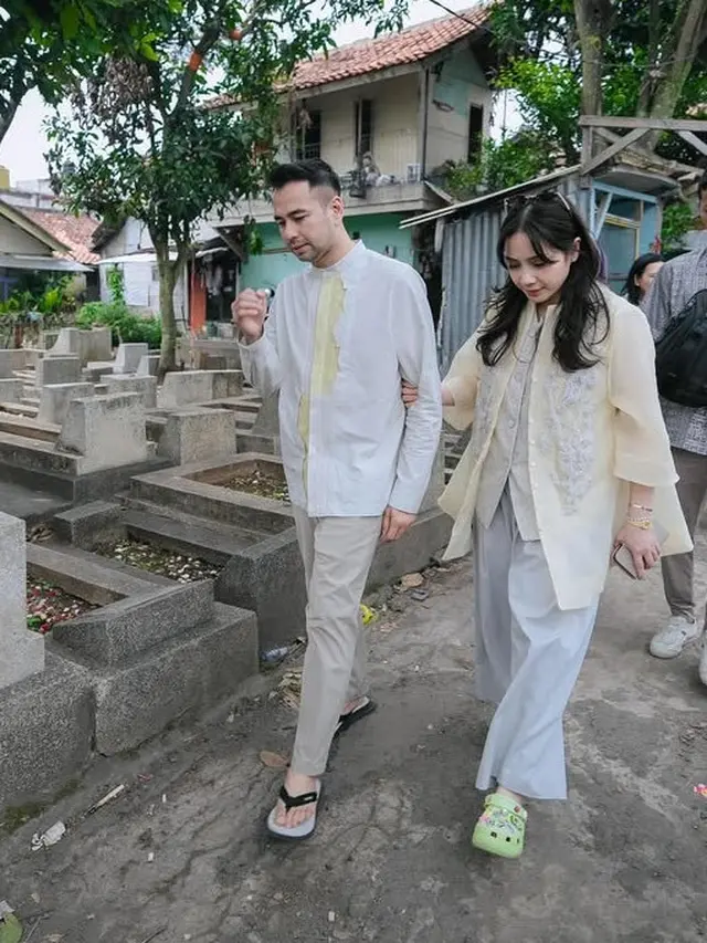 Baju Lebaran Nagita Slavina. [@raffinagita1717]