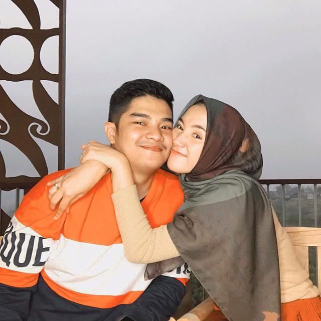 Umumkan Kehamilan, Ini 6 Momen Manis Erica Putri dan Suami