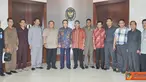 Citizen6, Jakarta: Disamping itu Walikota Sibolga juga mengajukan proposal permintaan penambahan bantuan kapal 30 Gt dan rumah ikan bagi nelayan Sibolga. (Pengirim: Efrimal Bahri)