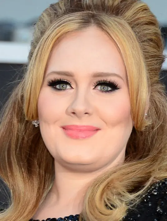 Seperti yang dikatakan salah seorang sumber yang dilansir dari Mirror (16/7/2017), saat berbicara dengan orang-orang di sekitar Adele tak mengeluarkan suara sedikitpun, meskipun mendapat pertanyaan dari orang-orang sekitarnya. (AFP/FREDERIC J. BROWN)