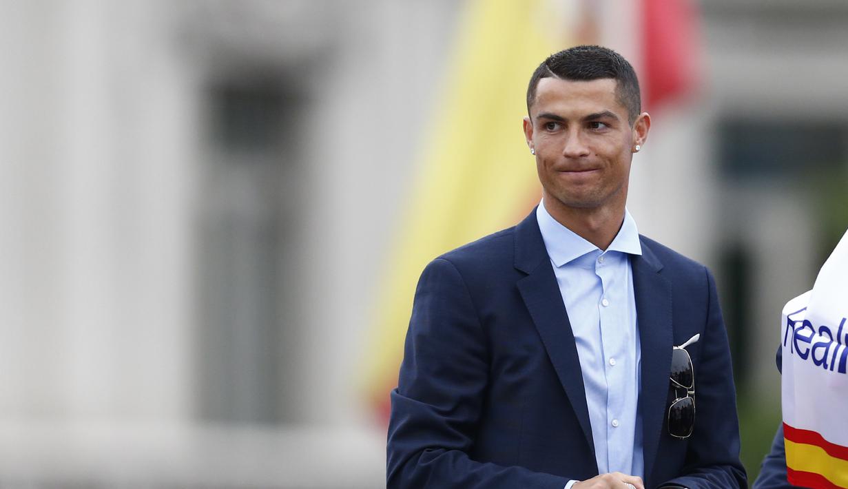 2. Masa Nominasi - Ronaldo juga membukakukan rekor baru dalam peghargaan Ballon d’Or. CR7 menjadi satu-satunya pemain yang masuk dalam nominasi 14 kali berturut turut. (AFP/Benjamin Cremel)