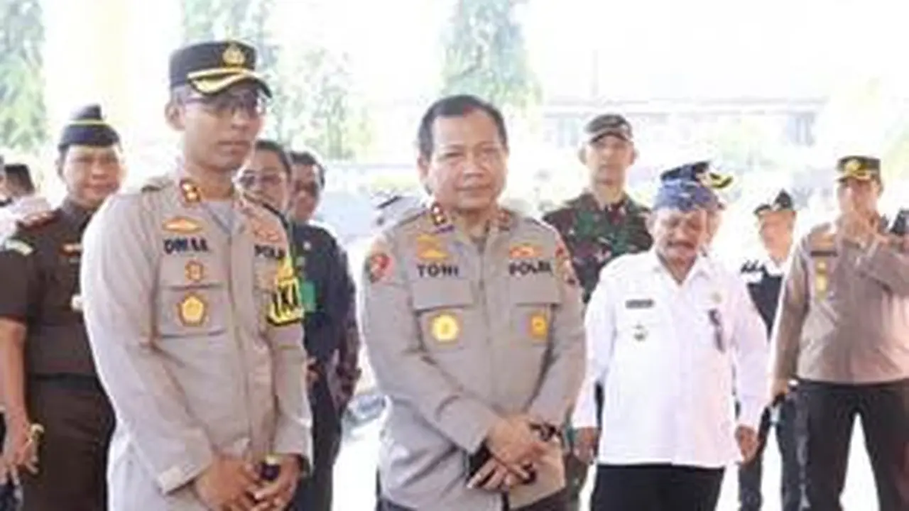 Kapolda Jatim Irjen Toni Hermanto saat berkunjung ke Situbondo (Istimewa)