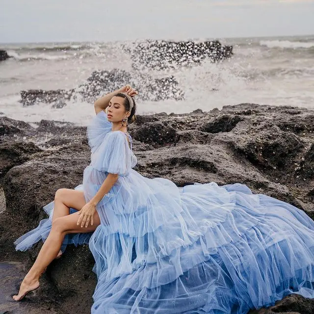 6 Potret Terbaru Maternity Shoot Jennifer Bachdim di Pinggir Pantai