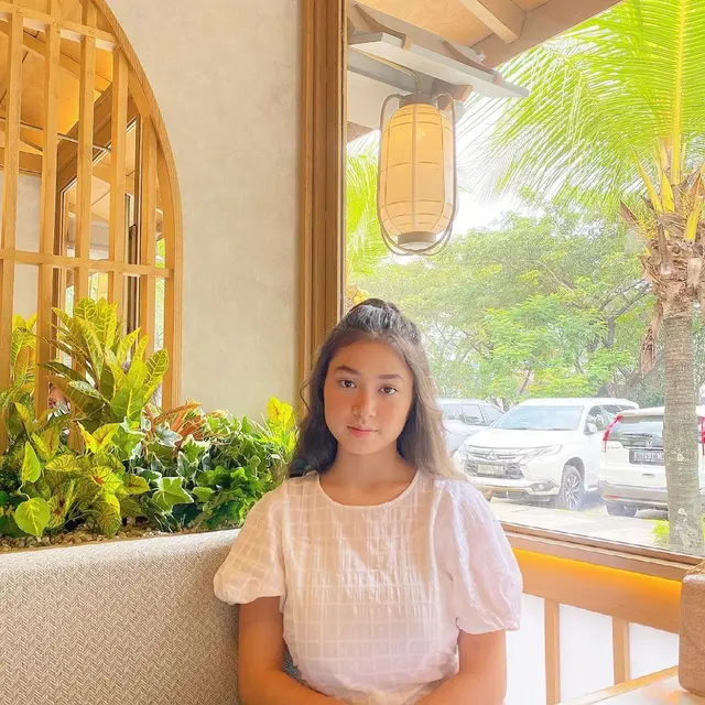 Baru Debut, Ini 6 Potret Anastasia Gabriella Putri Sendy Taroreh ‘Dari Jendela SMP’