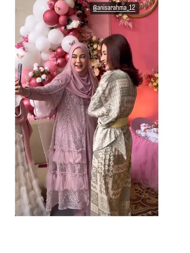 7 Momen Sarwendah Hadiri Acara Aqiqah Anak Kembar Anisa Rahma