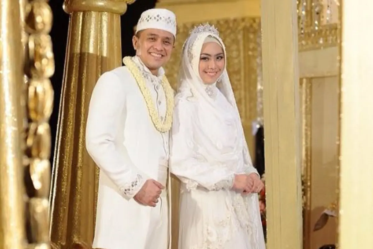 [Bintang] Ory Vitrio dan Oki Setiana Dewi