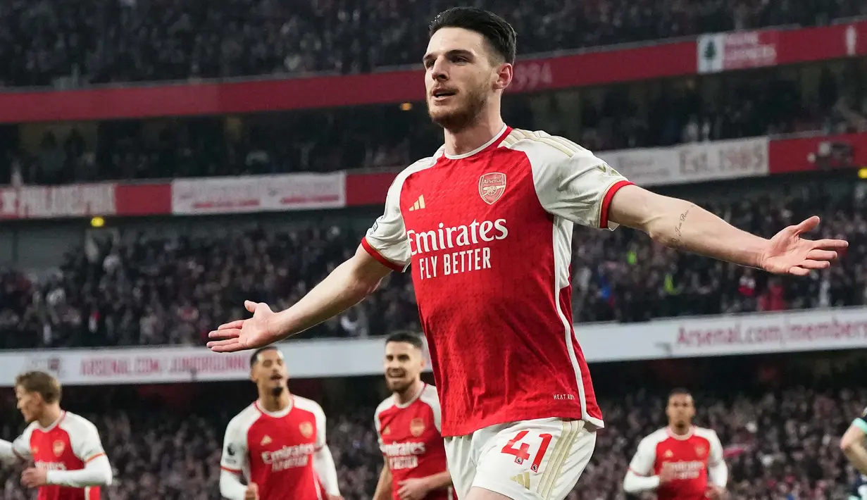 The Gunners naik ke puncak klasemen Liga Inggris menggeser Liverpool dengan 64 poin dari 28 laga. (AP Photo/Frank Augstein)