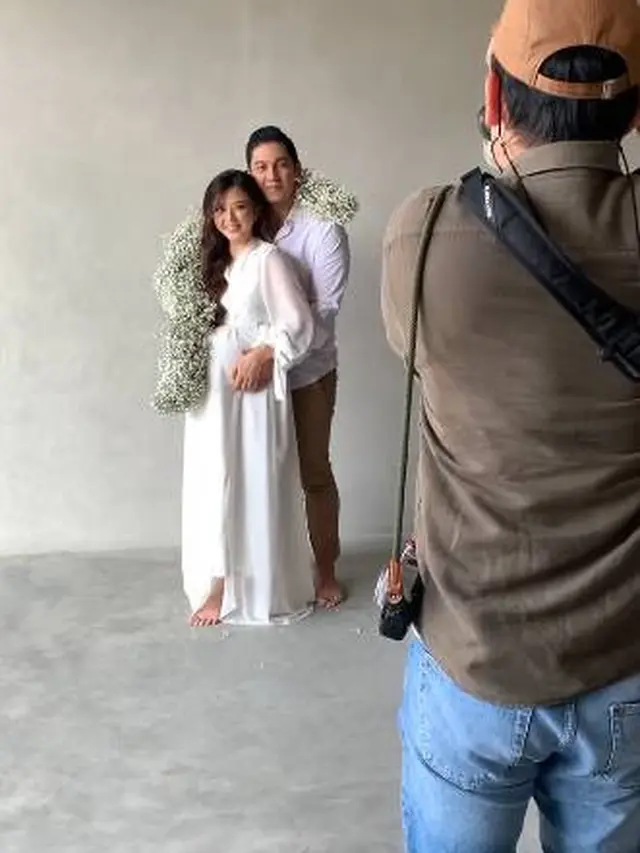 Sudah 8 Bulan, Ini 7 Maternity Shoot Franda yang Bertabur Bunga