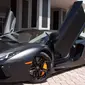 Lamborghini Aventador LP700-4 Black. (Youtube)