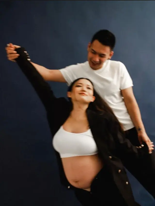 Hamil Anak Pertama, Intip 8 Gaya Maternity Shoot Stella Cornelia dengan Ragam Busana