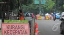 Jalan layang tersebut nantinya akan melewati sembilan halte yakni, Halte Universitas Budiluhur, JORR W2, Swadarma, Cipulir, Seskoal, Carrefour, Kebayoran Lama, Taman Puring, Stasiun MRT, Jakarta, Sabtu (14/2/2015). (Liputan6.com/Herman Zakharia)