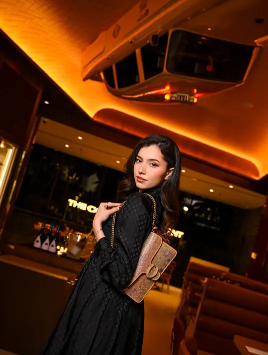  The Coach Restaurant)