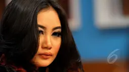 Pamela mengungkapkan tak sampai hati melakukan ini demi popularitas. Jakarta, Kamis (16/4/2015). Dengan kejadian ini, namanya dan keluarga besarnya tercoreng. (Liputan6.com/Faisal R Syam)