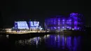 <p>Lampu-lampu ungu tersebut menjadi latar belakang untuk berbagai acara berbasis media sosial yang menandai debut grup beranggotakan tujuh orang itu pada tahun 2013. Saat ini, BTS sendiri sedang absen. (AP Photo/Ahn Young-joon)</p>