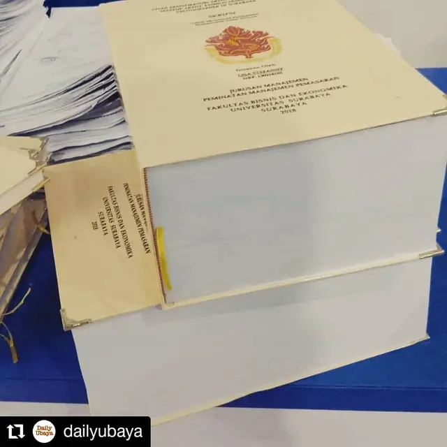 6 Potret Skripsi Tebal Ini Pernah Viral, Ketebalannya Bikin Pusing Duluan