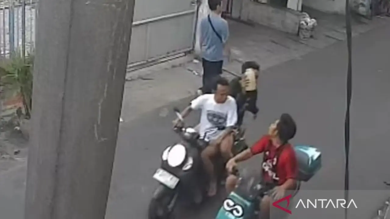 Dugaan penyiraman air keras di Cengkareng. (Antara)