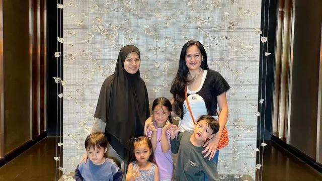 Potret Donna Harun dan Cucu yang Selalu Akrab/ Foto via Instagram @donnaharunofficial