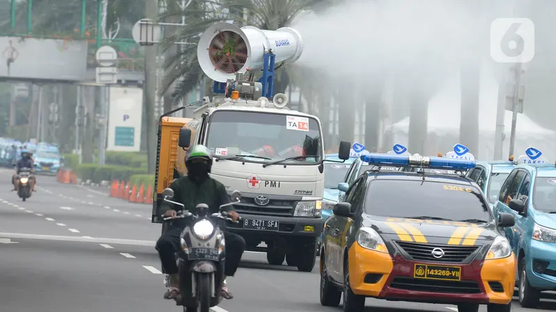 Penyemprotan Disinfektan Menggunakan Mobil Gunner