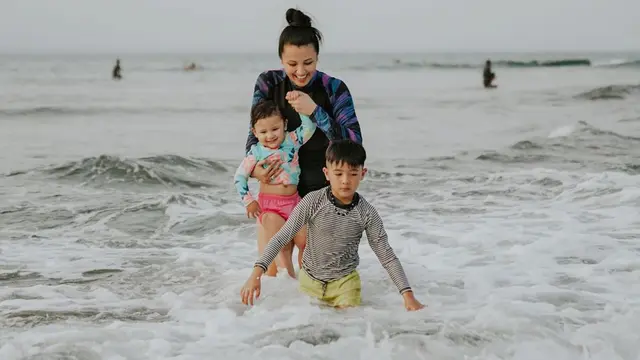 6 Momen Liburan Keluarga Kecil Sharena dan Ryan Delon, Seru Bareng Anak