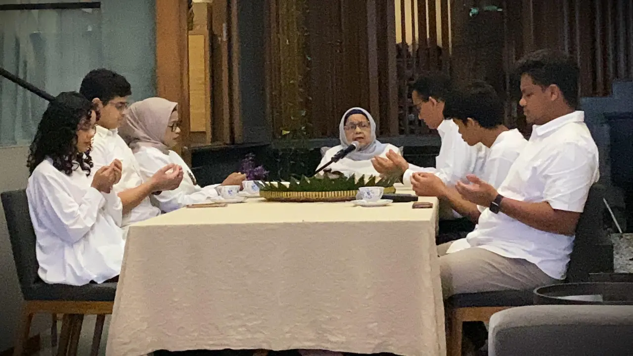 Calon presiden (capres) nomor urut satu Anies Baswedan Bersama Keluarga