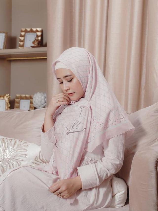 7 Pesona Prilly Latuconsina saat Tampil Berhijab, Curi Perhatian