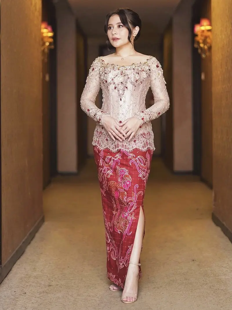 Inspirasi Model Kebaya Wisuda Sekolah Modern