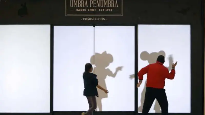 Bayangan Karakter Disney Menggemparkan Pengunjung Mall