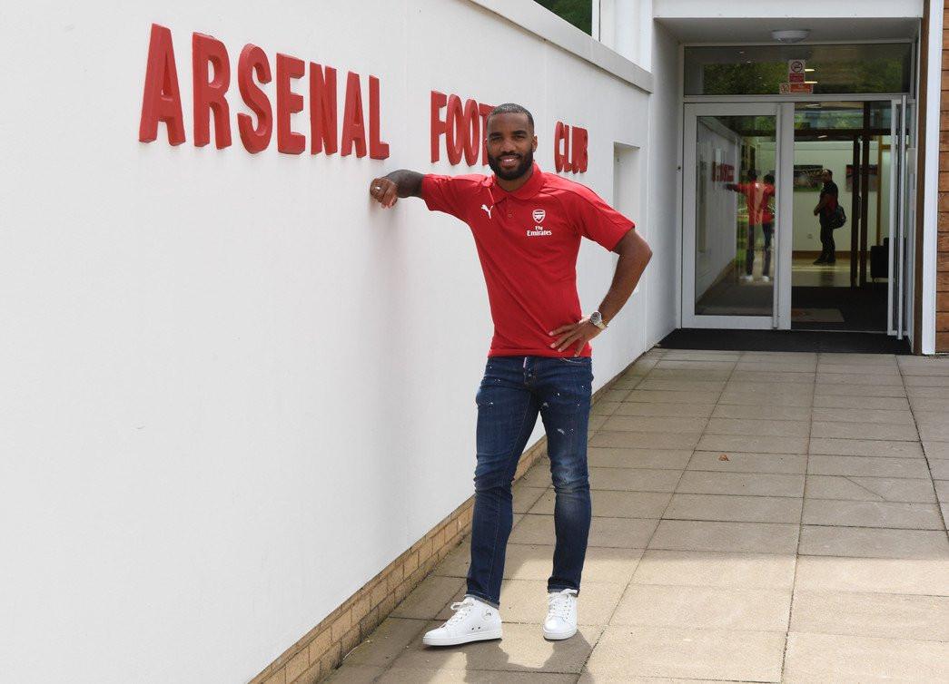 Striker anyar Arsenal Alexandre Lacazette. (twitter.com/Arsenal)