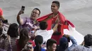 Ferry Pradana meraih medali perak di cabang para atletik nomor lari 400 meter putra klasifikasi T45/46/47 pada Asian Para Games 2018, di Stadion Utama Gelora Bung Karno Jakarta, Kamis(11/10/2018).  (Bola.com/Peksi Cahyo)