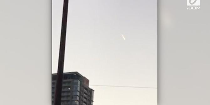 VIDEO: Benda Mirip Meteor Jatuh Terlihat di Langit Osaka