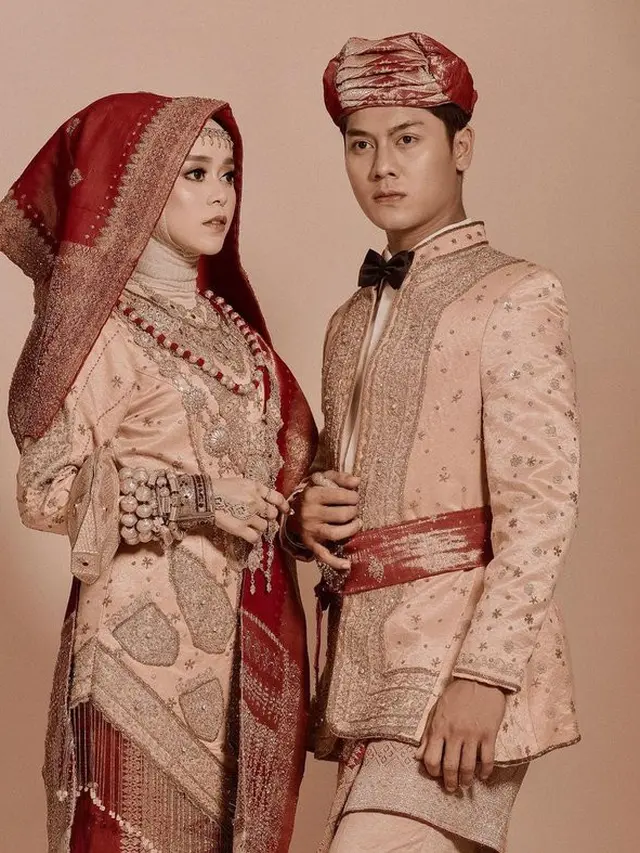 6 Potret Rizky Billar Pakai Baju Adat Minang, Resmi Dapat Gelar Panduko Rajo