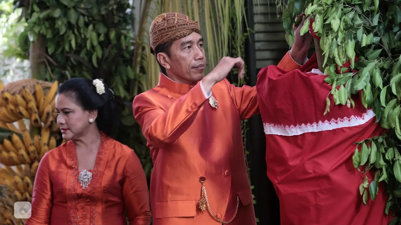 [Bintang] Jokowi Pasang Bleketepe