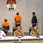 KPK menetapkan dua orang tersangka kasus dugaan korupsi PT Asuransi Jasa Indonesia atau Jasindo (Persero). Kedua tersangka yakni Direktur Operasi Ritel Jasindo, Sahata Lumban Tobing (SHT) dan pemilik PT Mitra Bisnis Selaras,, Toras Sotarduga Panggabean (TSP). (Foto: Merdeka.com)