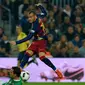 Penyerang Barcelona, Sandro Ramirez, beraksi pada laga melawan Villanovense, di Camp Nou, Barcelona, Kamis (3/12/2015) dini hari WIB. (AFP/Lluis Gene)