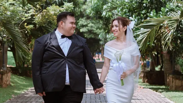 6 Potret Pernikahan Philip de May 'Anak Langit', Digelar Intimate Bareng Keluarga