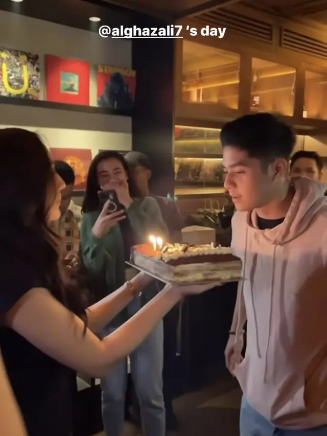 7 Potret Kejutan Ulang Tahun Al Ghazali, Sosok Laura Moane Ini Jadi Sorotan