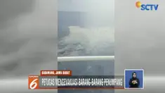 Basarnas dan Kementerian Perhubungan dibantu sejumlah instansi lain mulai mengevakuasi korban.