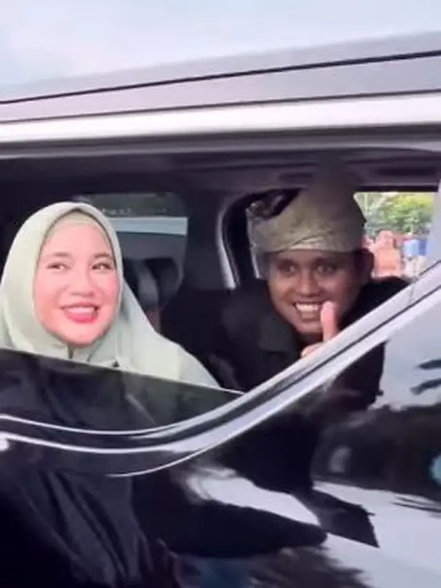 Chacha Frederica menemani suaminya (Instagram/chafrederica)