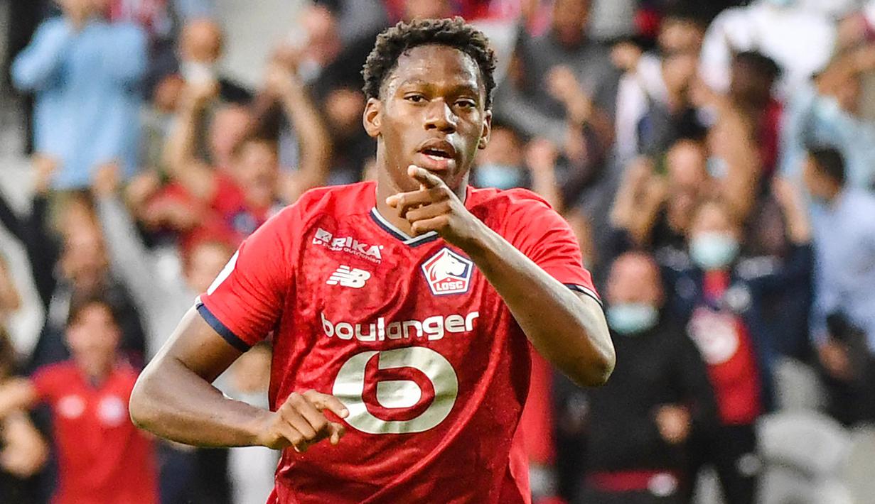 Jonathan David - Pemain timnas Kanada tampil tajam untuk Lille musim ini. Dia berhasil mencetak 16 gol dari 34 pertandingan di semua kompetisi. Bomber yang kini memasuki usia 22 tahun cocok untuk investasi jangka panjang Manchester United. (AFP/Denis Charlet)