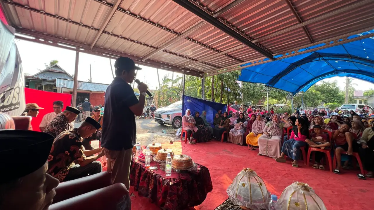 Ratusan warga hadiri silaturahmi Karlos-Barani di Jeneponto (Liputan6.com/Fauzan)