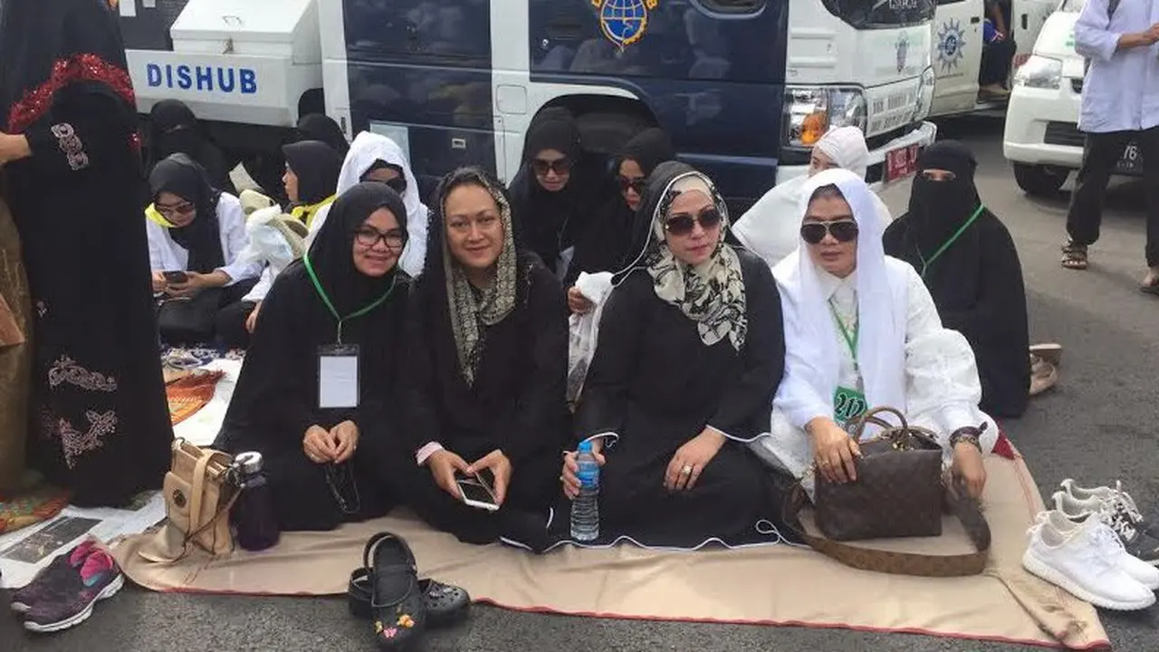 Camelia Malik berpartisipasi pada aksi damai 212 